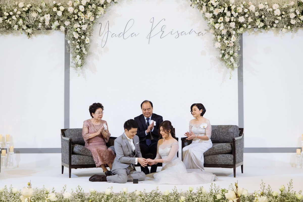 Gift Ake The Moments