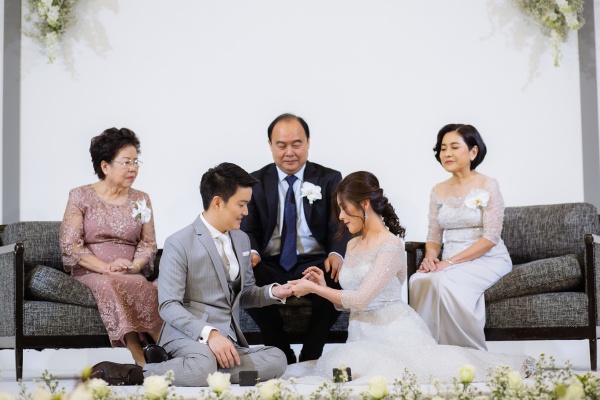 Gift Ake The Moments