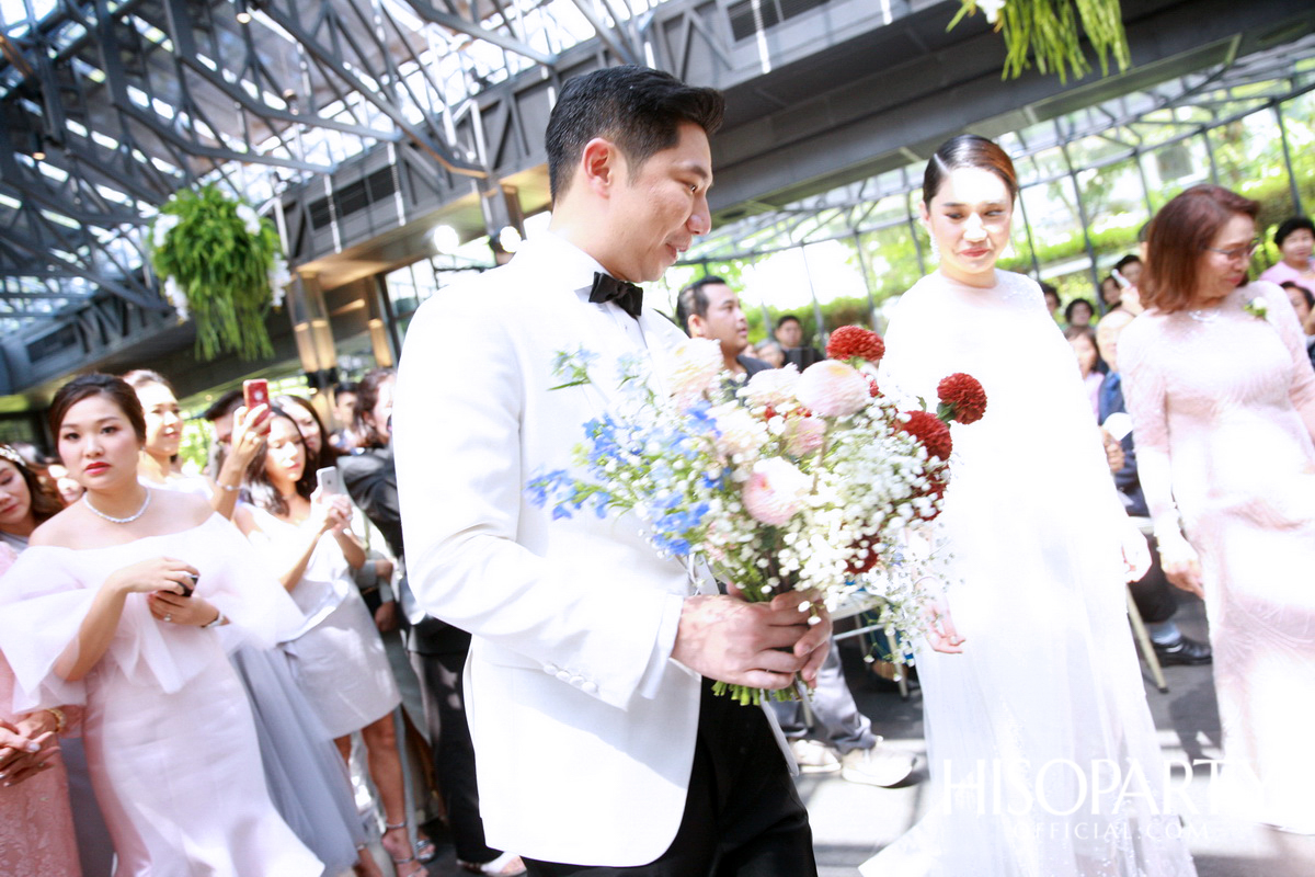 งานเลี้ยงฉลองพิธีมงคลสมรสระหว่าง กรกนก ยงสกุล และ คณิศร เปรมประเสริฐ