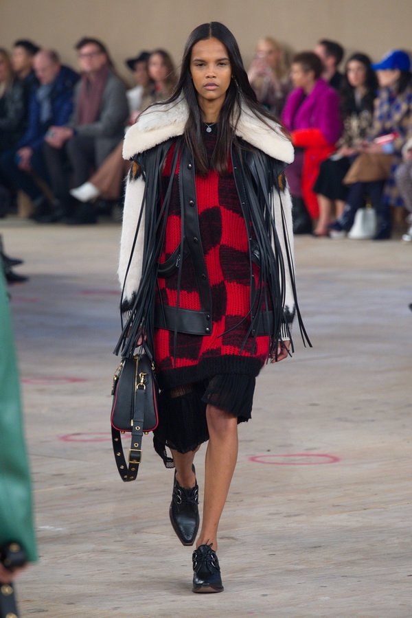 ‘วี วิโอเลต’ ประชันลุคแฟชั่นกับคนดังระดับโลกในงาน ‘New York Fashion Week 2019’