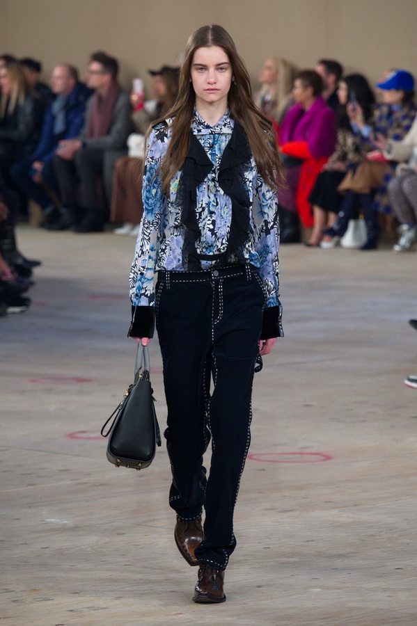 ‘วี วิโอเลต’ ประชันลุคแฟชั่นกับคนดังระดับโลกในงาน ‘New York Fashion Week 2019’