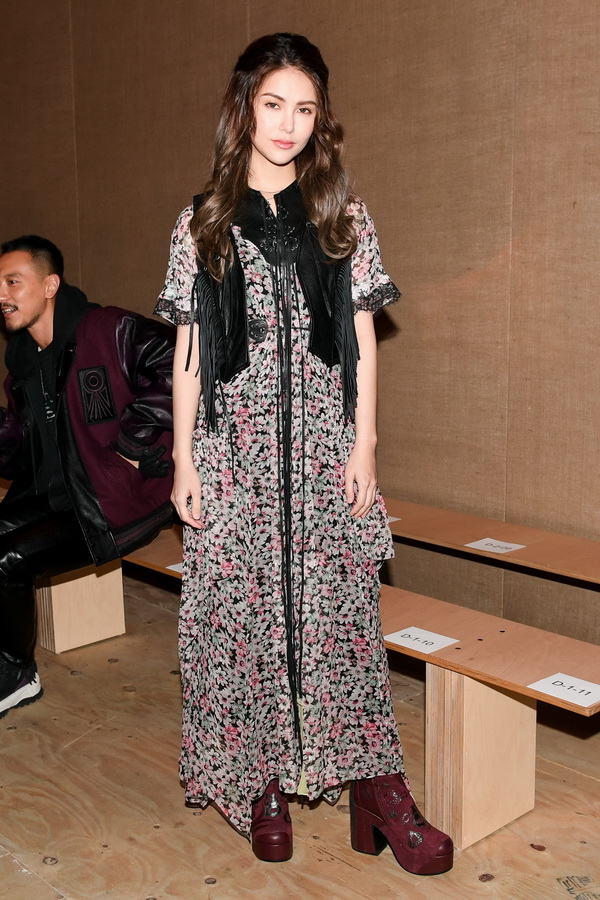 ‘วี วิโอเลต’ ประชันลุคแฟชั่นกับคนดังระดับโลกในงาน ‘New York Fashion Week 2019’