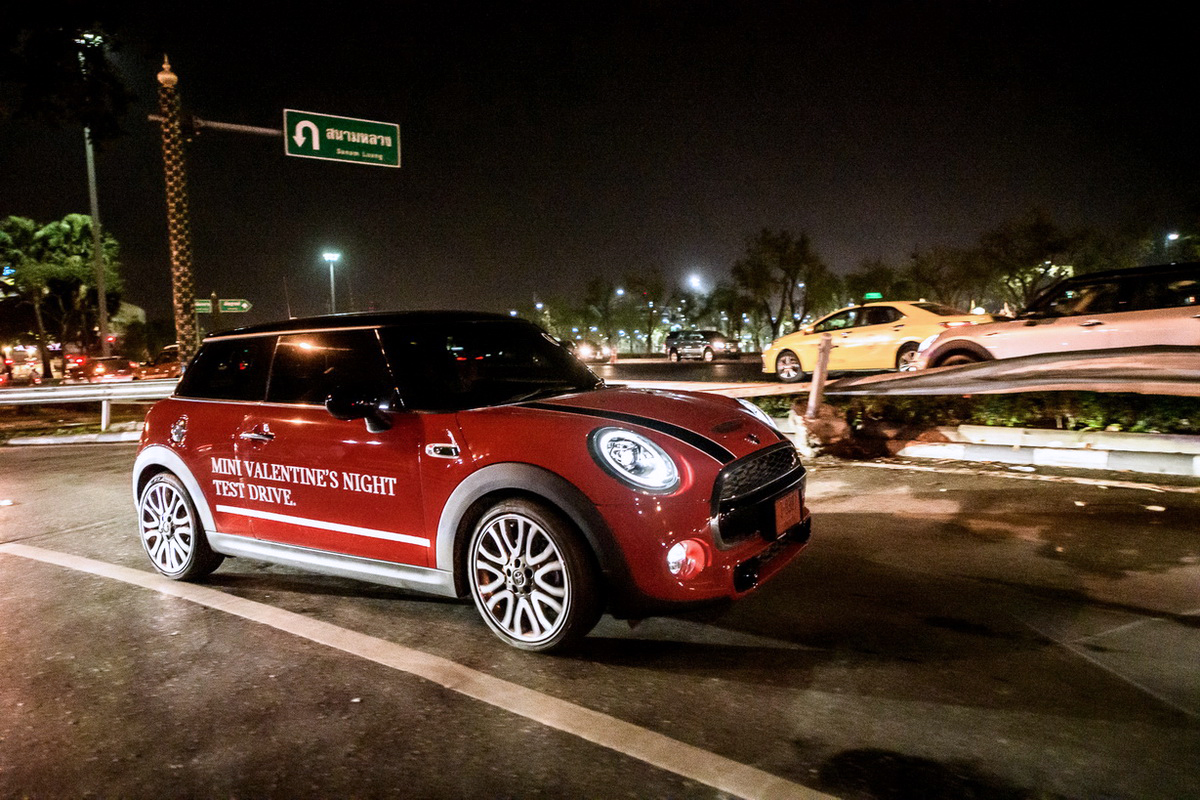 MINI Valentine’s Night Test Drive