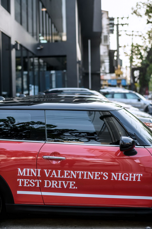 MINI Valentine’s Night Test Drive
