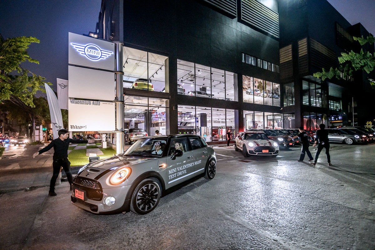 MINI Valentine’s Night Test Drive