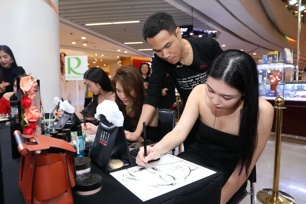 ‘โรบินสัน’ และเครื่องสำอาง ‘อาร์ทตี้ โปรเฟสชั่นแนล’ ชวนสาวๆ อัพเดทเทรนด์เมคอัพ 2019 ในงาน ‘อาร์ทตี้ โปรเฟสชั่นแนล บิวตี้ เวิร์คช็อป’