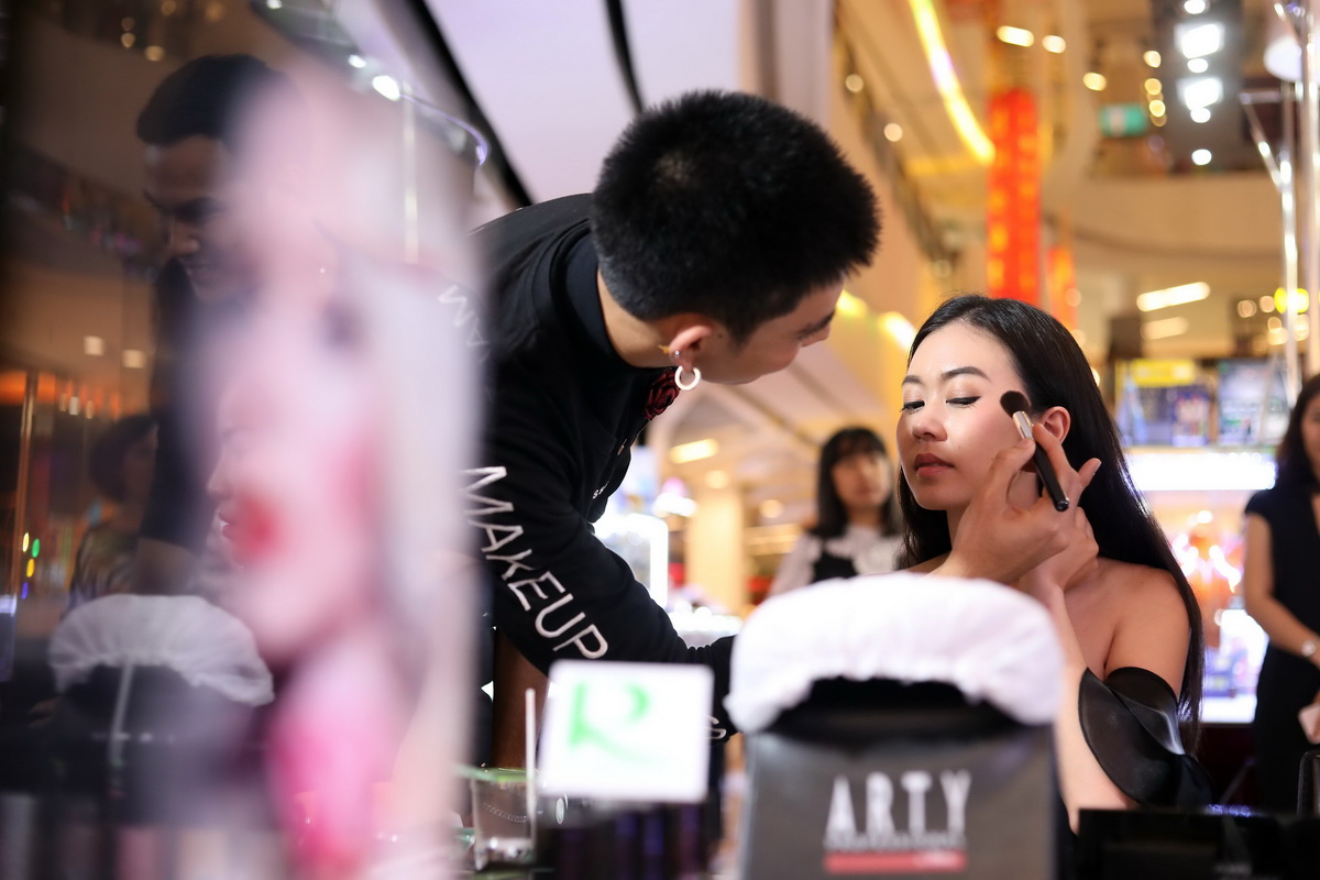 ‘โรบินสัน’ และเครื่องสำอาง ‘อาร์ทตี้ โปรเฟสชั่นแนล’ ชวนสาวๆ อัพเดทเทรนด์เมคอัพ 2019 ในงาน ‘อาร์ทตี้ โปรเฟสชั่นแนล บิวตี้ เวิร์คช็อป’