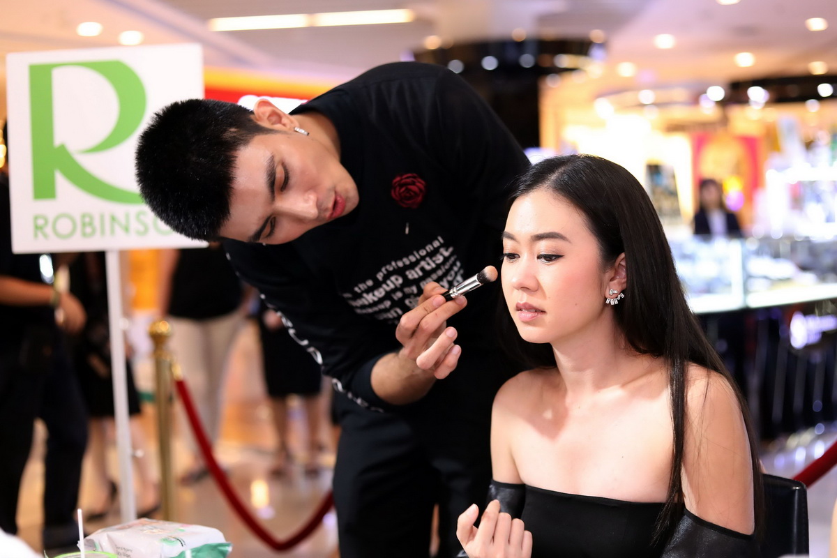 ‘โรบินสัน’ และเครื่องสำอาง ‘อาร์ทตี้ โปรเฟสชั่นแนล’ ชวนสาวๆ อัพเดทเทรนด์เมคอัพ 2019 ในงาน ‘อาร์ทตี้ โปรเฟสชั่นแนล บิวตี้ เวิร์คช็อป’