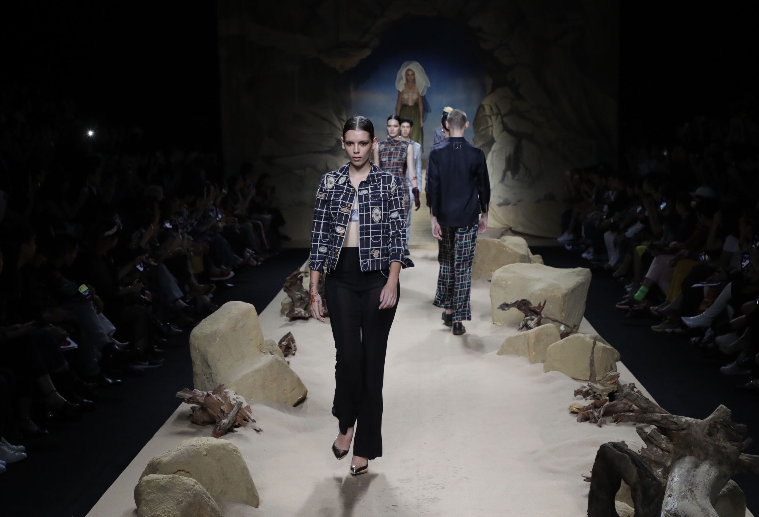 BIFW 2019: The Golden Hour / PICHITA