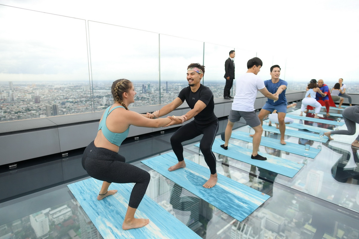 ‘Sunrise Wine Yoga’ กิจกรรมออกกำลังกายสุดอินเทรนด์ ‘โยคะไวน์’  บนดาดฟ้าที่สูงที่สุดในประเทศไทย