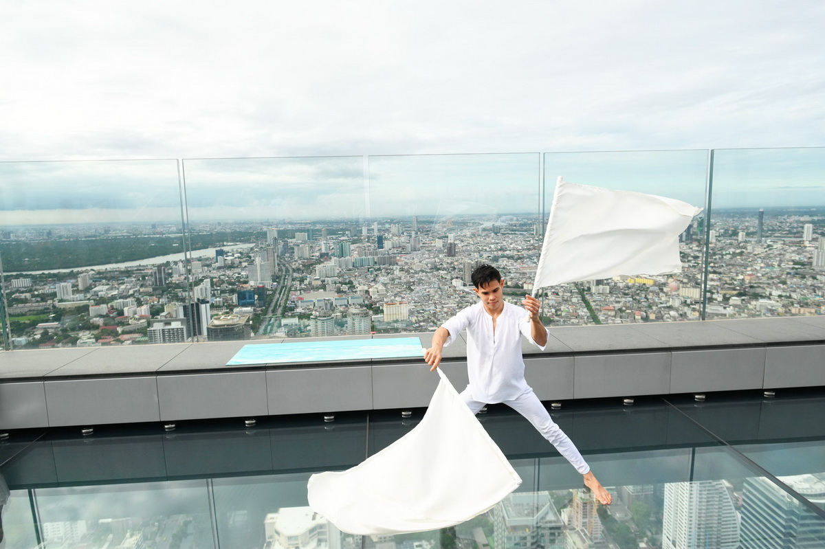 ‘Sunrise Wine Yoga’ กิจกรรมออกกำลังกายสุดอินเทรนด์ ‘โยคะไวน์’  บนดาดฟ้าที่สูงที่สุดในประเทศไทย