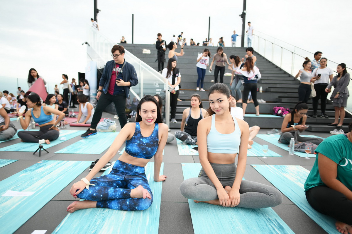 ‘Sunrise Wine Yoga’ กิจกรรมออกกำลังกายสุดอินเทรนด์ ‘โยคะไวน์’  บนดาดฟ้าที่สูงที่สุดในประเทศไทย