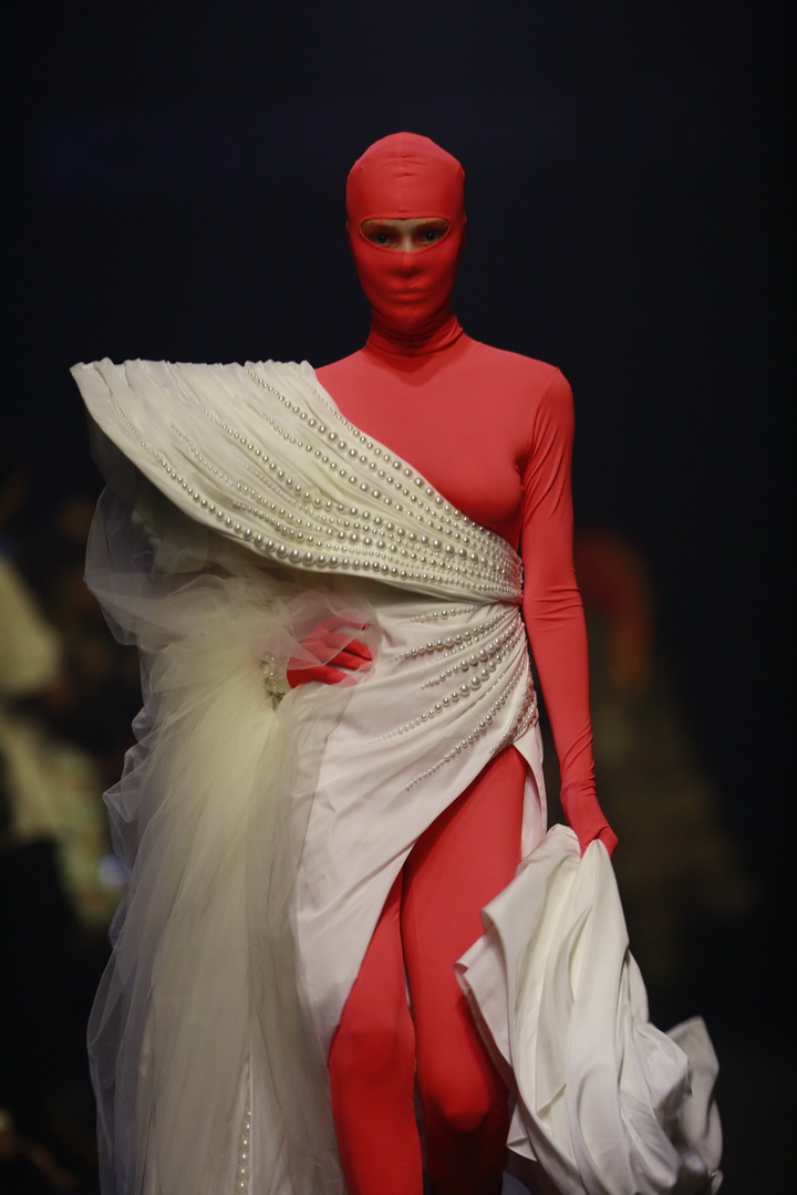 KOI X ส.ก.บ. Worship by Prapakas แฟชั่นโชว์ ‘นารีพิฆาต’ อันน่าตื่นตาตื่นใจ