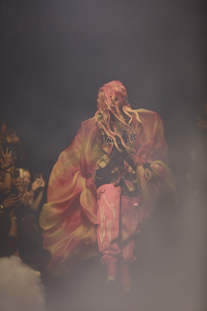 KOI X ส.ก.บ. Worship by Prapakas แฟชั่นโชว์ ‘นารีพิฆาต’ อันน่าตื่นตาตื่นใจ