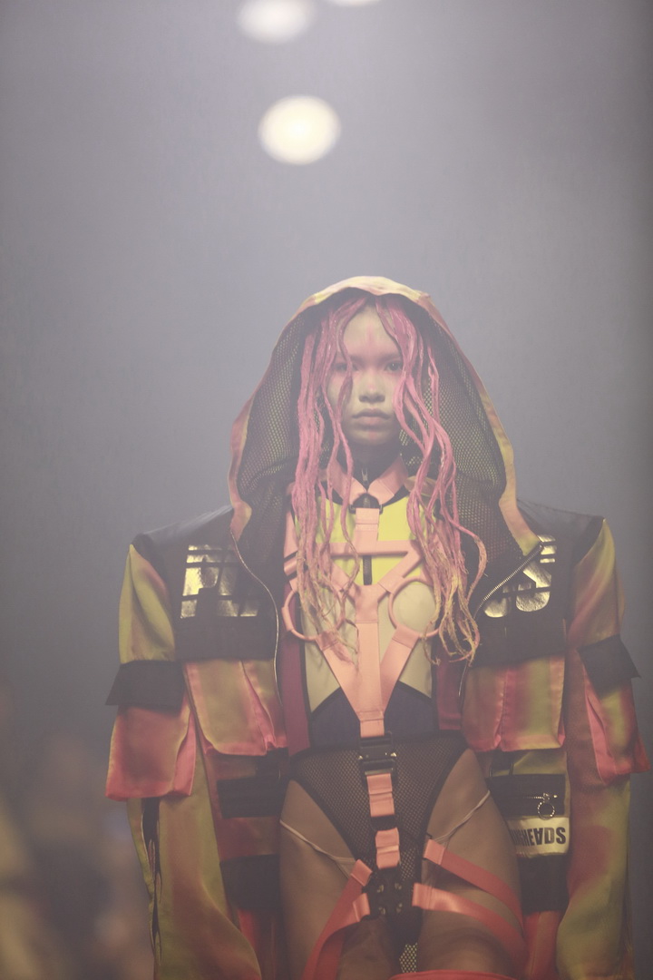 KOI X ส.ก.บ. Worship by Prapakas แฟชั่นโชว์ ‘นารีพิฆาต’ อันน่าตื่นตาตื่นใจ