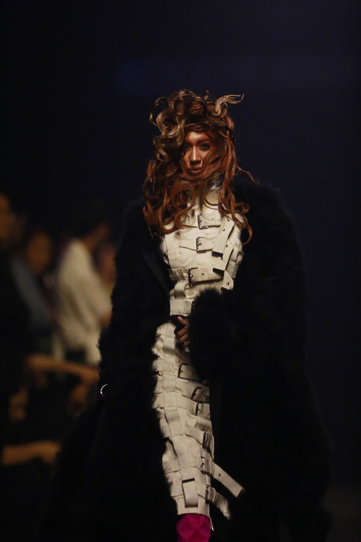 KOI X ส.ก.บ. Worship by Prapakas แฟชั่นโชว์ ‘นารีพิฆาต’ อันน่าตื่นตาตื่นใจ