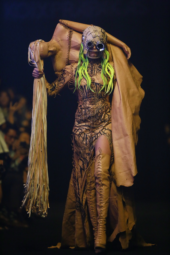 KOI X ส.ก.บ. Worship by Prapakas แฟชั่นโชว์ ‘นารีพิฆาต’ อันน่าตื่นตาตื่นใจ