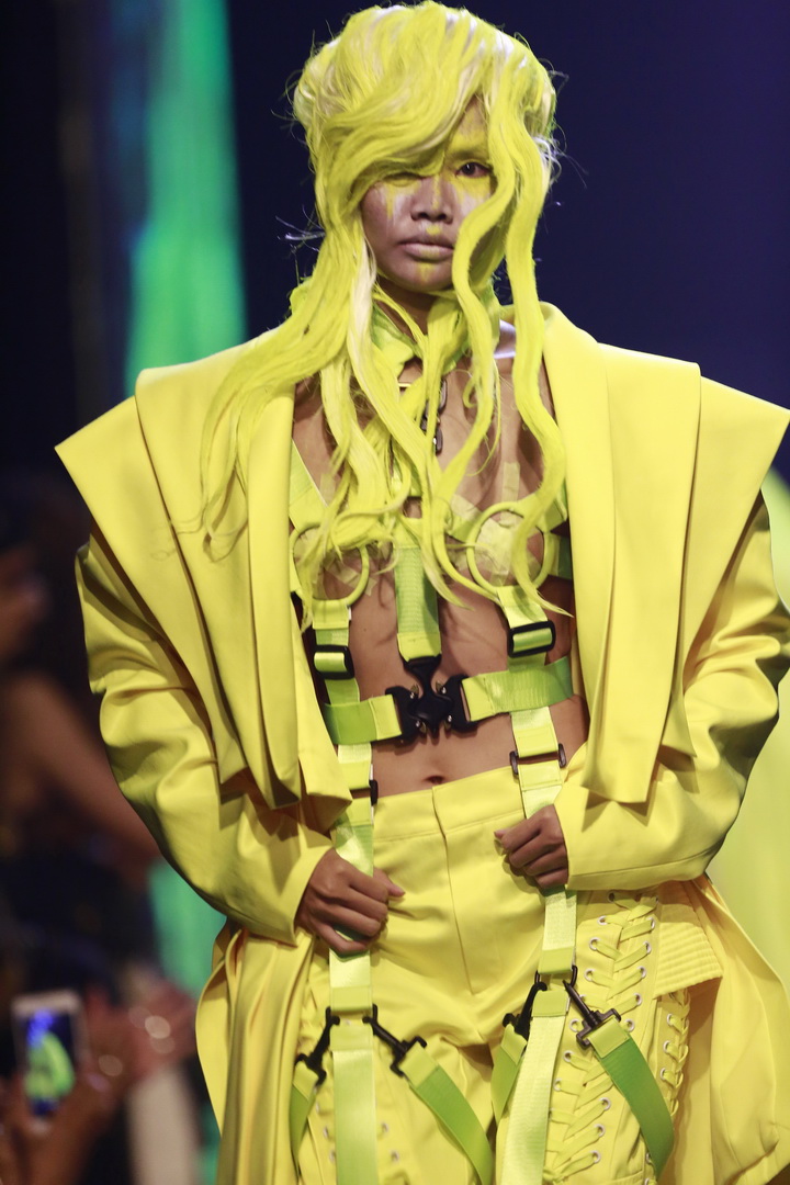 KOI X ส.ก.บ. Worship by Prapakas แฟชั่นโชว์ ‘นารีพิฆาต’ อันน่าตื่นตาตื่นใจ