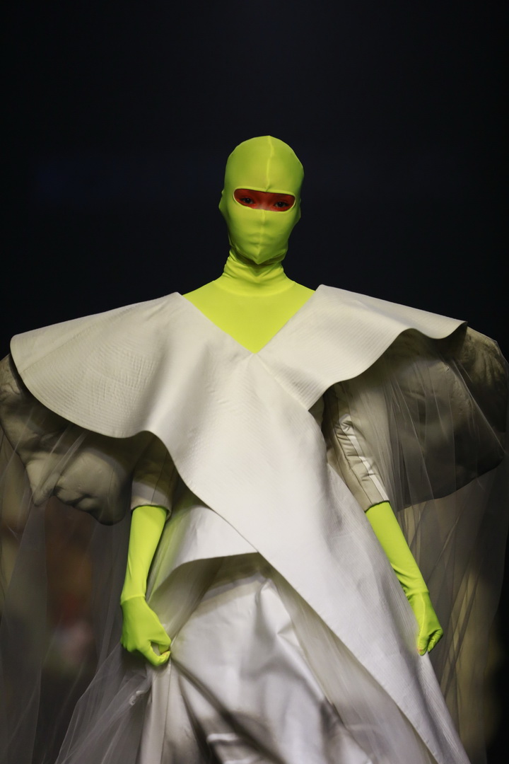 KOI X ส.ก.บ. Worship by Prapakas แฟชั่นโชว์ ‘นารีพิฆาต’ อันน่าตื่นตาตื่นใจ