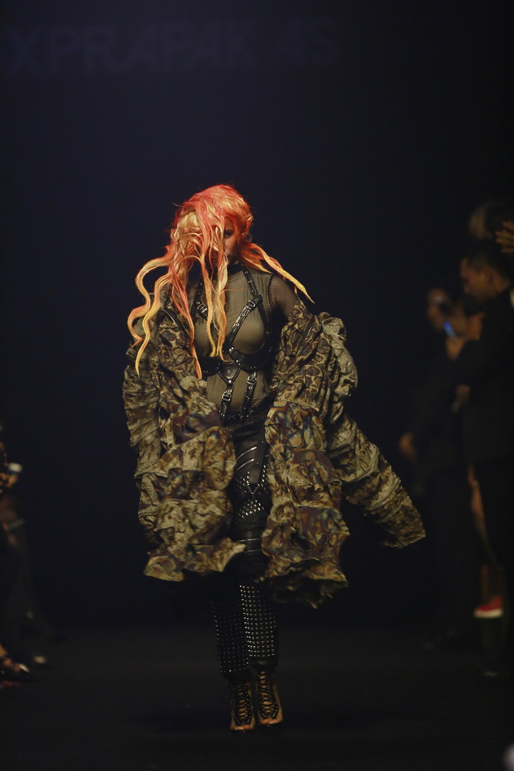 KOI X ส.ก.บ. Worship by Prapakas แฟชั่นโชว์ ‘นารีพิฆาต’ อันน่าตื่นตาตื่นใจ