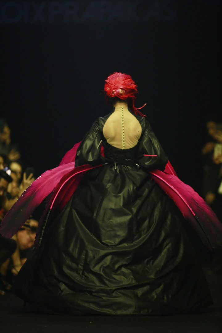 KOI X ส.ก.บ. Worship by Prapakas แฟชั่นโชว์ ‘นารีพิฆาต’ อันน่าตื่นตาตื่นใจ