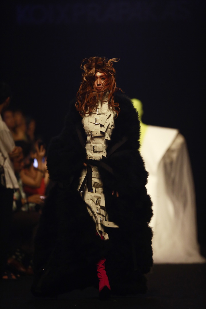 KOI X ส.ก.บ. Worship by Prapakas แฟชั่นโชว์ ‘นารีพิฆาต’ อันน่าตื่นตาตื่นใจ