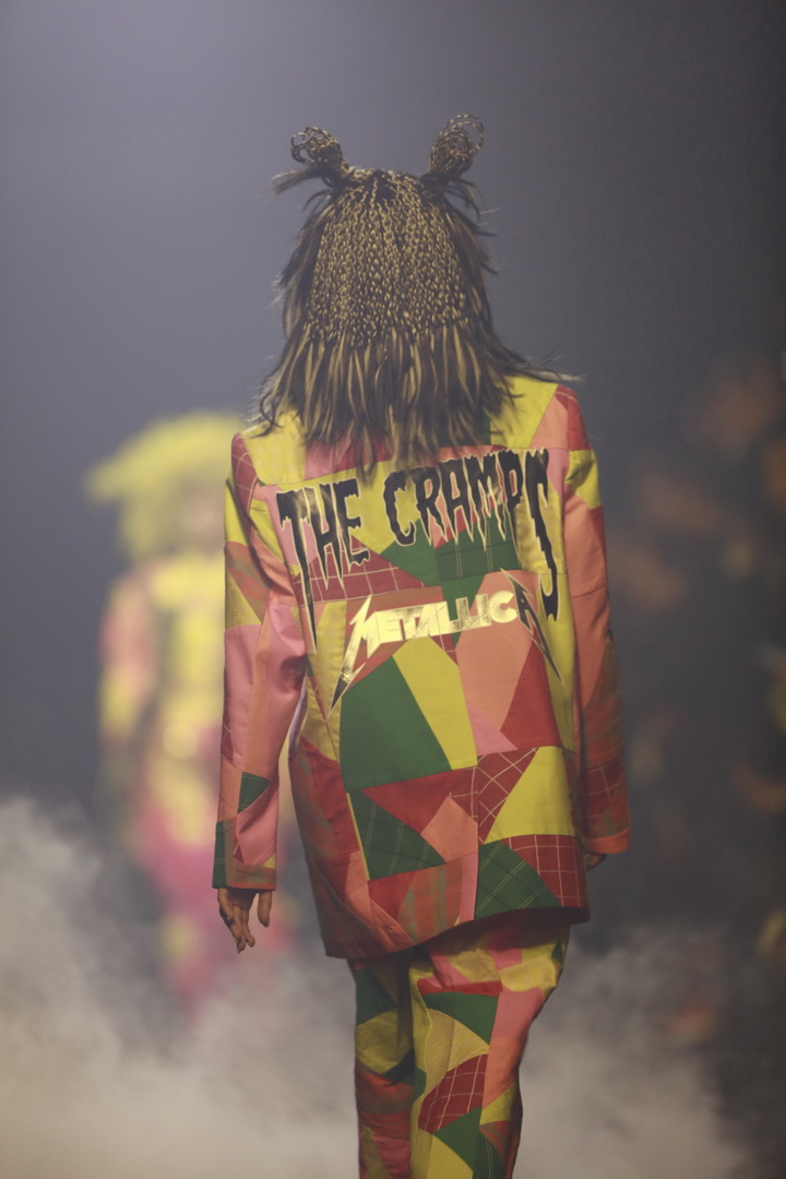 KOI X ส.ก.บ. Worship by Prapakas แฟชั่นโชว์ ‘นารีพิฆาต’ อันน่าตื่นตาตื่นใจ