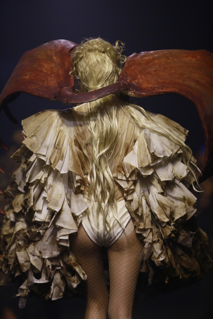 KOI X ส.ก.บ. Worship by Prapakas แฟชั่นโชว์ ‘นารีพิฆาต’ อันน่าตื่นตาตื่นใจ