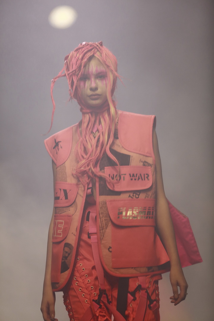 KOI X ส.ก.บ. Worship by Prapakas แฟชั่นโชว์ ‘นารีพิฆาต’ อันน่าตื่นตาตื่นใจ