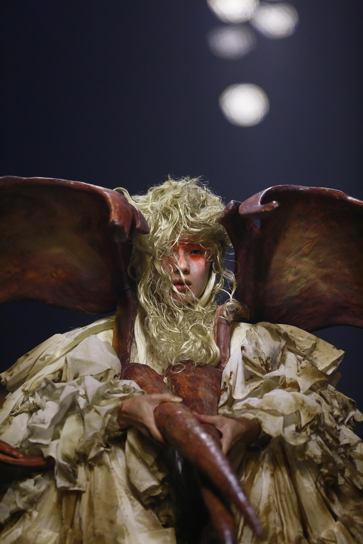 KOI X ส.ก.บ. Worship by Prapakas แฟชั่นโชว์ ‘นารีพิฆาต’ อันน่าตื่นตาตื่นใจ