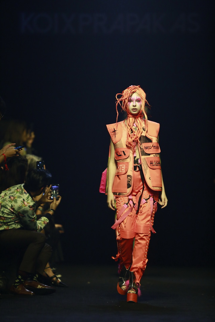 KOI X ส.ก.บ. Worship by Prapakas แฟชั่นโชว์ ‘นารีพิฆาต’ อันน่าตื่นตาตื่นใจ