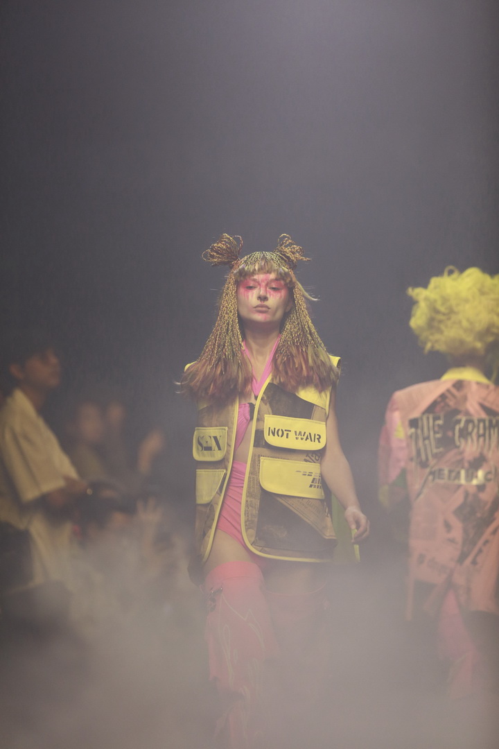 KOI X ส.ก.บ. Worship by Prapakas แฟชั่นโชว์ ‘นารีพิฆาต’ อันน่าตื่นตาตื่นใจ