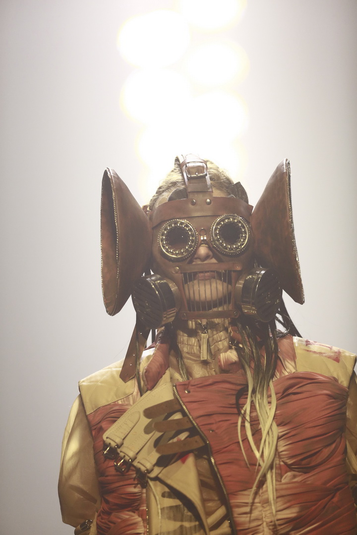 KOI X ส.ก.บ. Worship by Prapakas แฟชั่นโชว์ ‘นารีพิฆาต’ อันน่าตื่นตาตื่นใจ