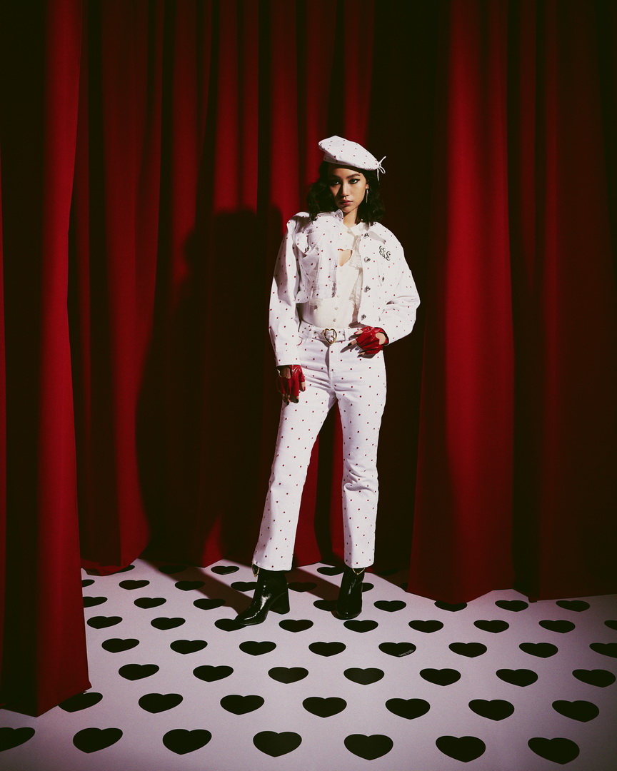 SRETSIS ‘Between Shades of Red and White’