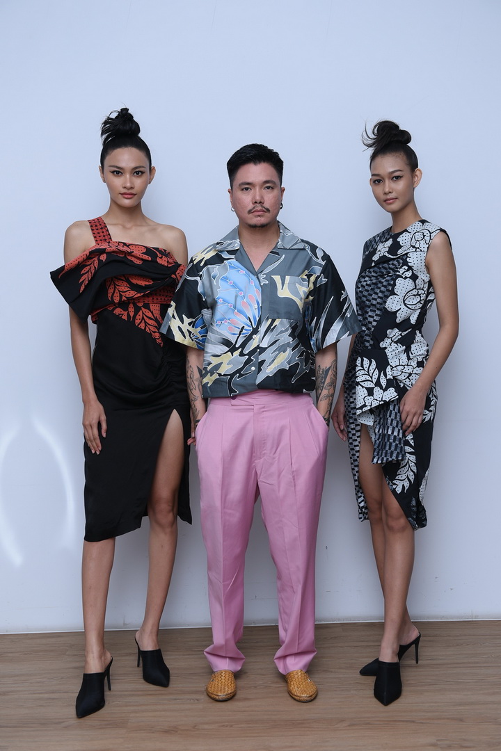 กระทรวงวัฒนธรรม โดยสำนักงานศิลปวัฒนธรรมร่วมสมัย ร่วมกับเหล่าแฟชั่นดีไซเนอร์ไทย จัดงานแถลงข่าวเปิดตัวผลงานการออกแบบเครื่องแต่งกายผ้าไทย