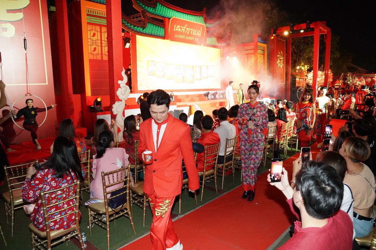 ‘เนสกาแฟ เบลนด์ แอนด์ บรู’ จัดงานใหญ่เปิดตัวแคมเปญ ‘ชงโชครับตรุษจีน’ สไตล์อินเตอร์แอคทีฟครั้งแรกในเมืองไทย
