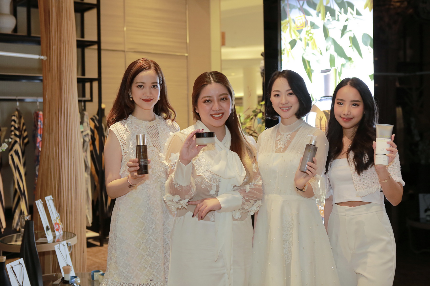 THANN ร่วมกับแพทย์ผู้เชี่ยวชาญด้านผิวหนัง ชวนสาวๆ ดูแลผิวอย่างถูกวิธีรับมือ PM 2.5