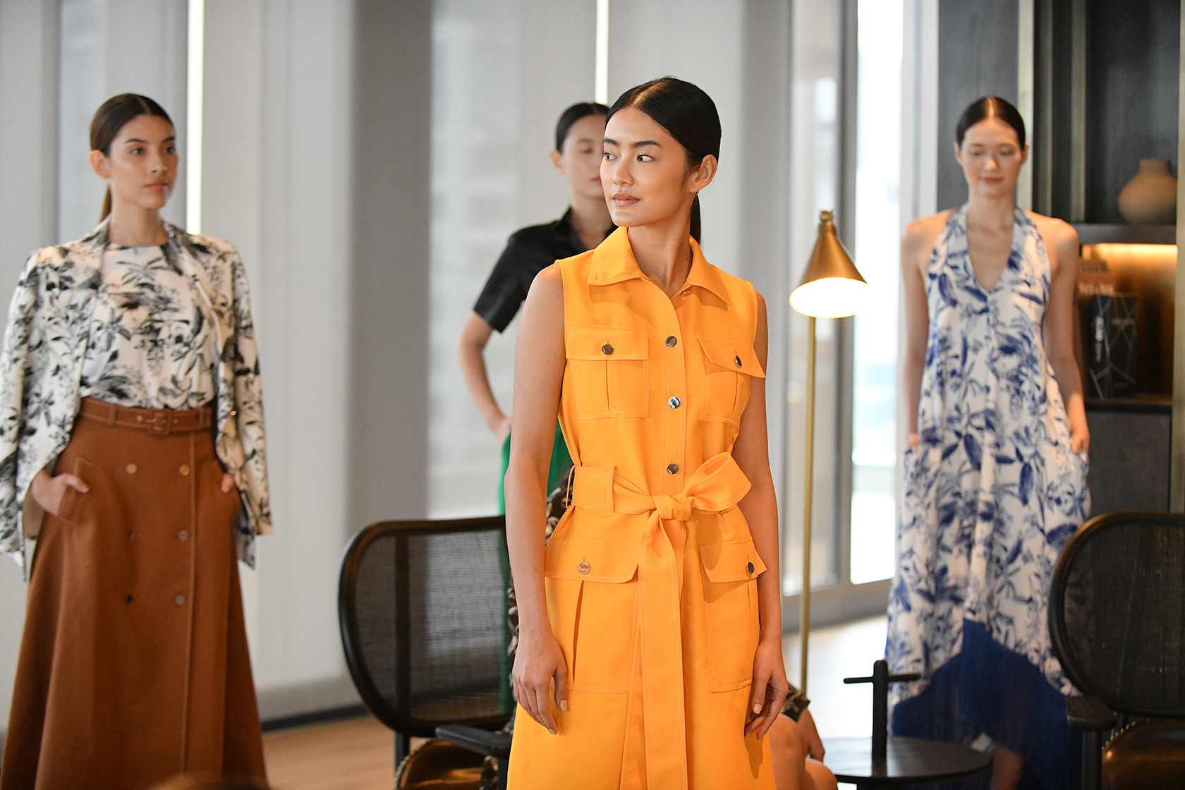 Asava ถ่ายทอดอารมณ์แห่งความสุขและความงาม ผ่านผลงานการออกแบบที่เต็มไปด้วยสีสัน เผยโฉมคอลเลกชั่นออทั่ม/ วินเทอร์ 2020