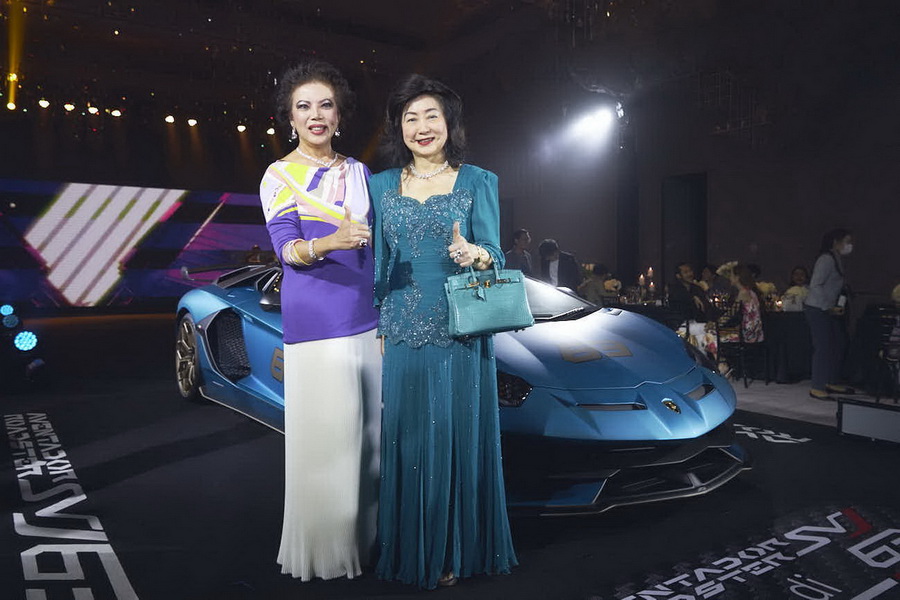 งานฉลองรับรถ Aventador SVJ Roadster 63