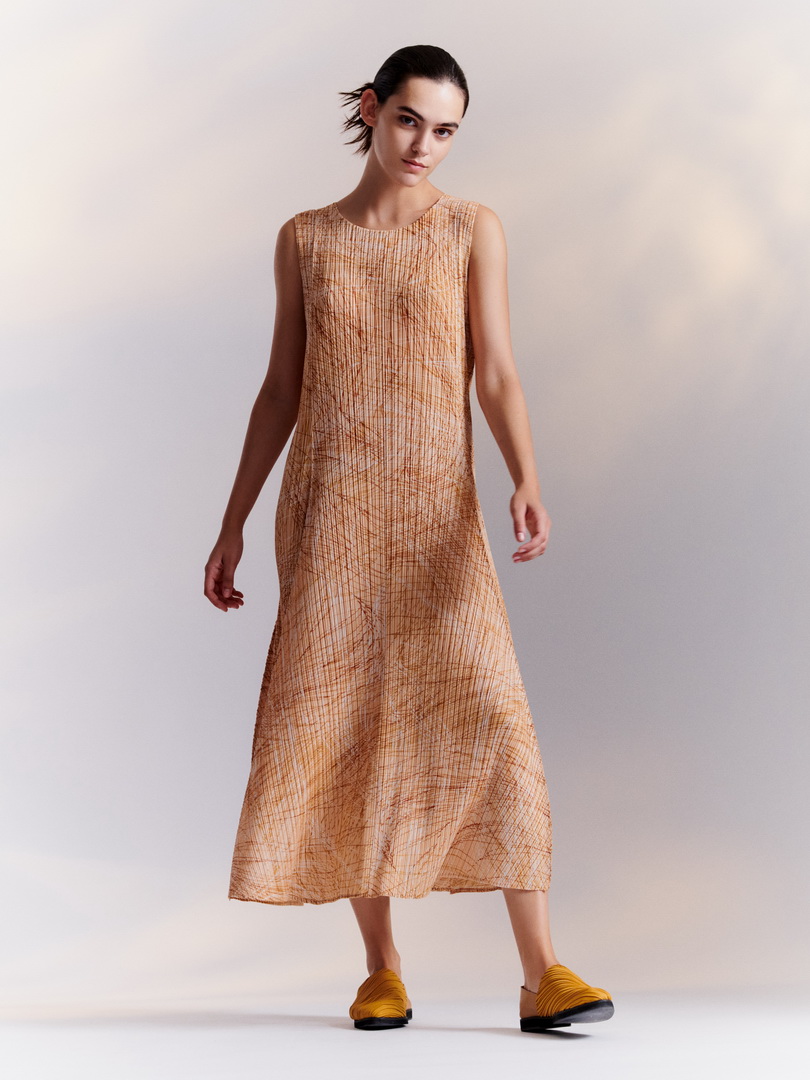 PLEATS PLEASE ISSEY MIYAKE คอลเลกชั่นฤดูใบไม้ผลิ ฤดูร้อน 2022