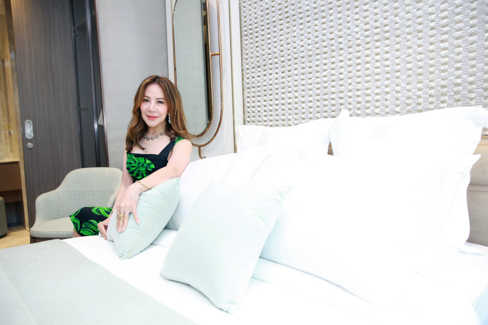 HiSoParty  x 125 SATHORN