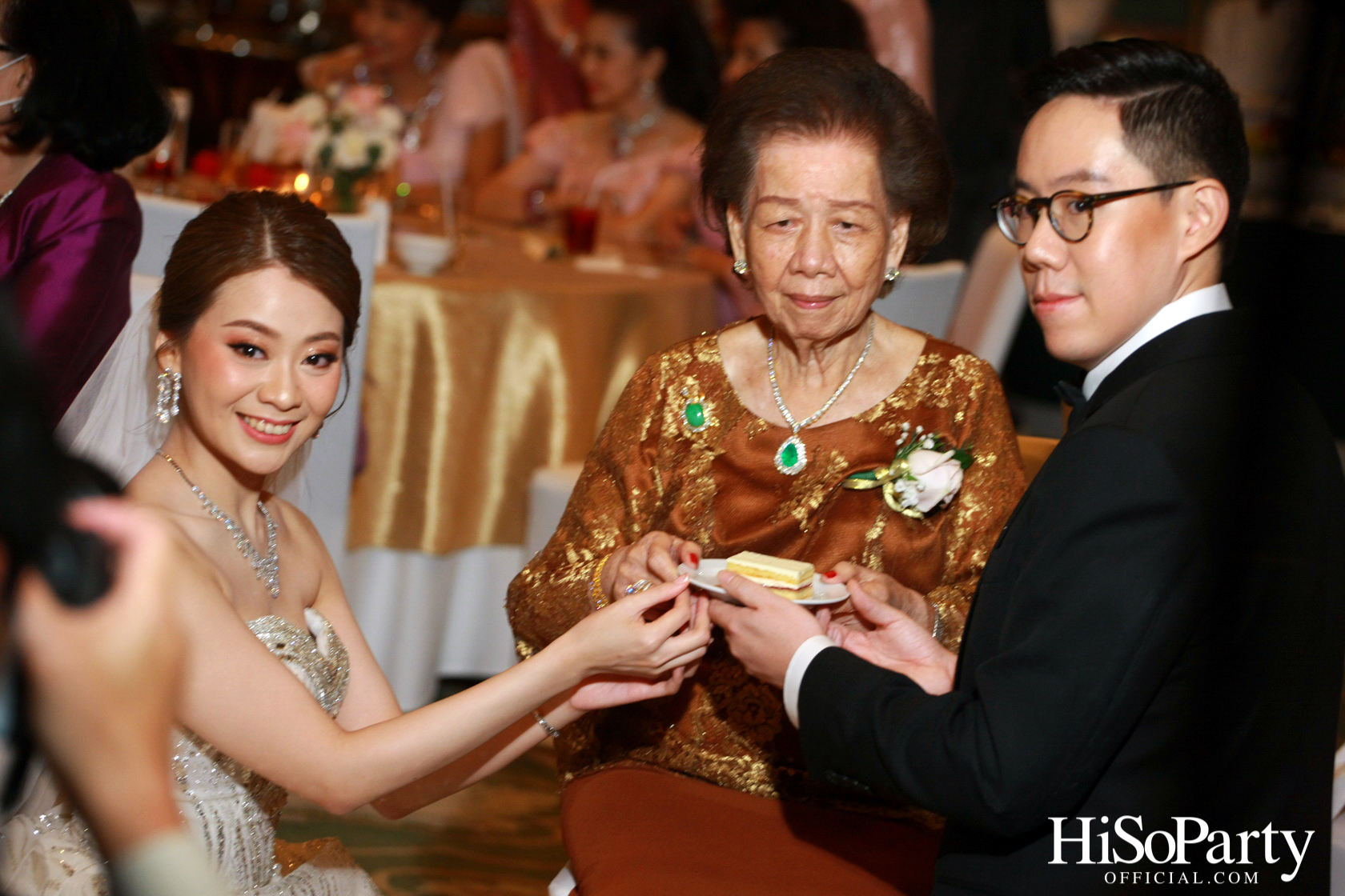 งานฉลองมงคลสมรสระหว่าง คุณชุลีกร หยั่งสายชล และ คุณอธิพัฒน์ วิเศษณัฐ