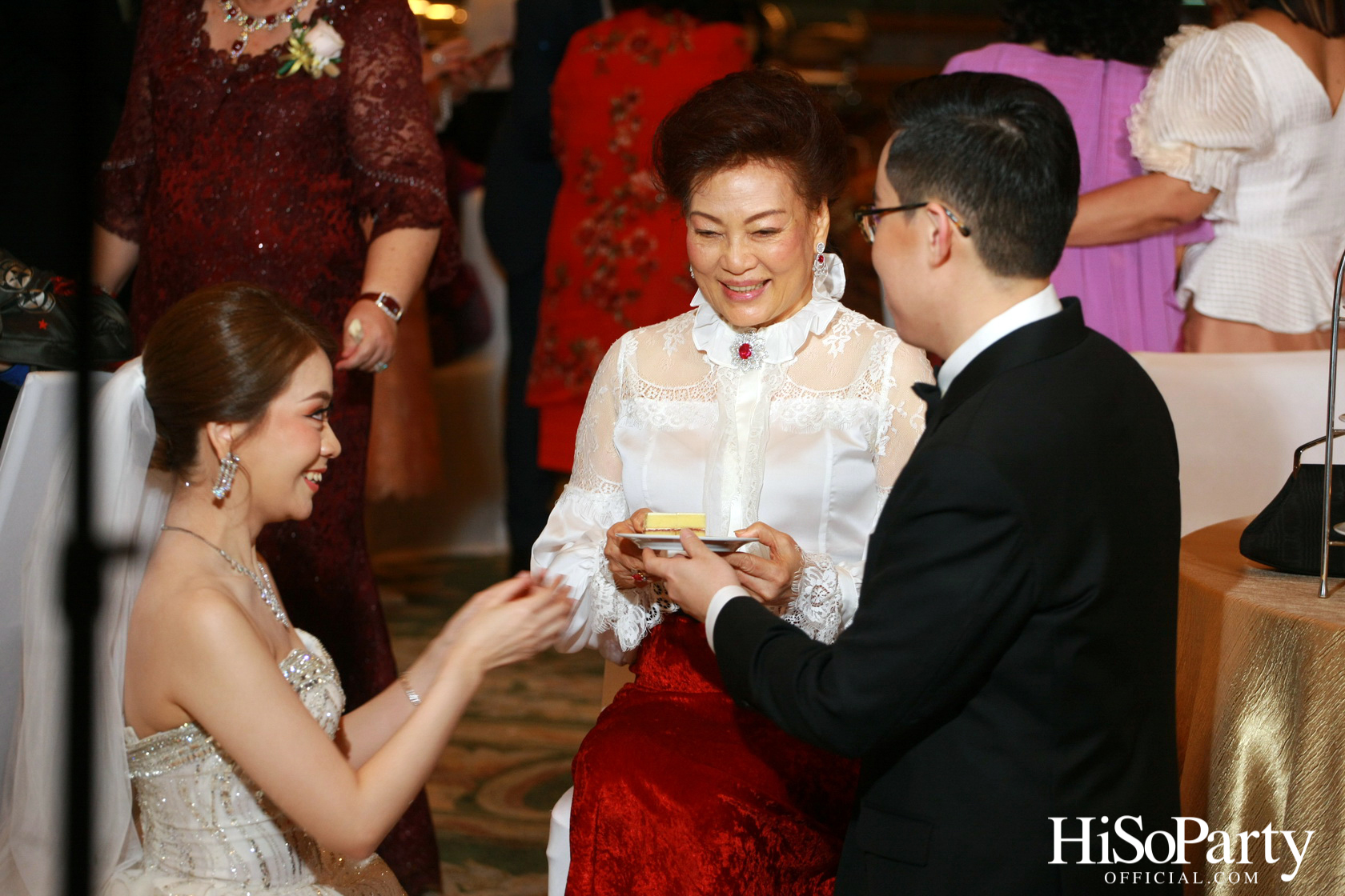 งานฉลองมงคลสมรสระหว่าง คุณชุลีกร หยั่งสายชล และ คุณอธิพัฒน์ วิเศษณัฐ