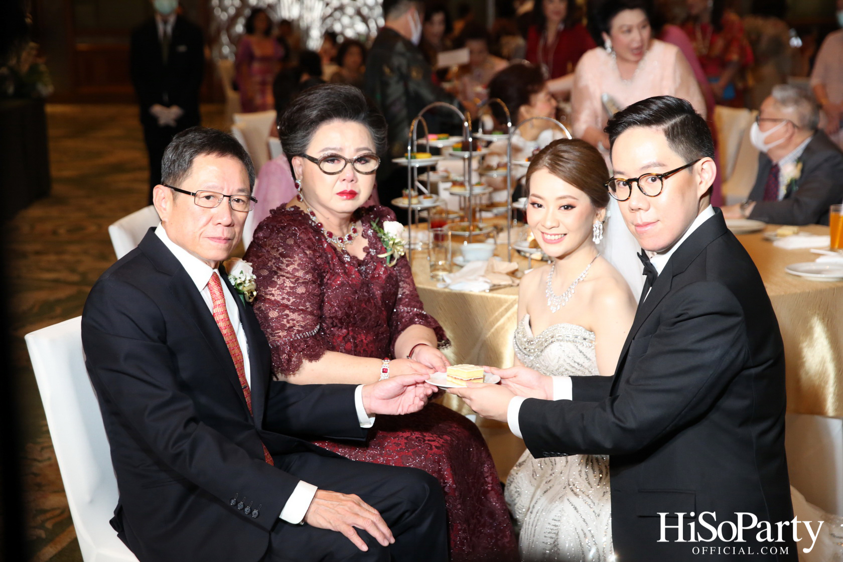 งานฉลองมงคลสมรสระหว่าง คุณชุลีกร หยั่งสายชล และ คุณอธิพัฒน์ วิเศษณัฐ