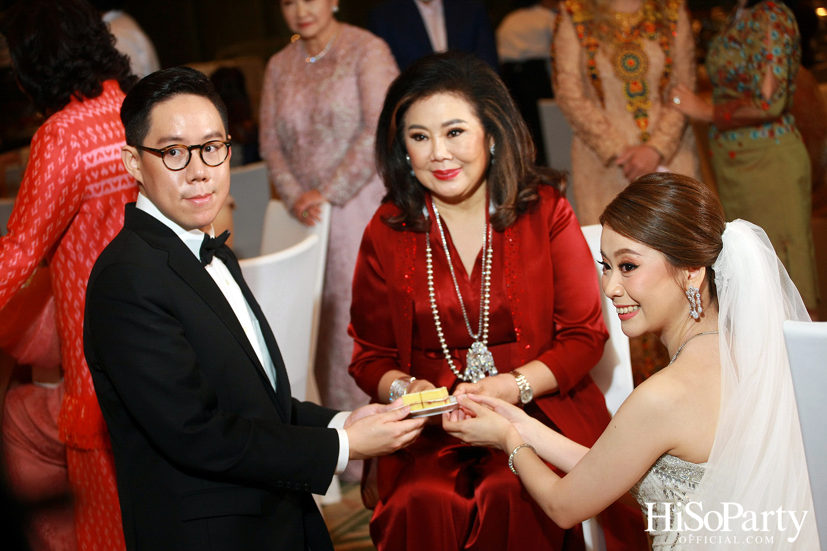 งานฉลองมงคลสมรสระหว่าง คุณชุลีกร หยั่งสายชล และ คุณอธิพัฒน์ วิเศษณัฐ