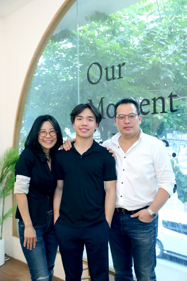 งานเปิดนิทรรศการภาพถ่าย ‘OUR MOMENT IN MINE’ BY GUT THIANPATTHANAPOL’