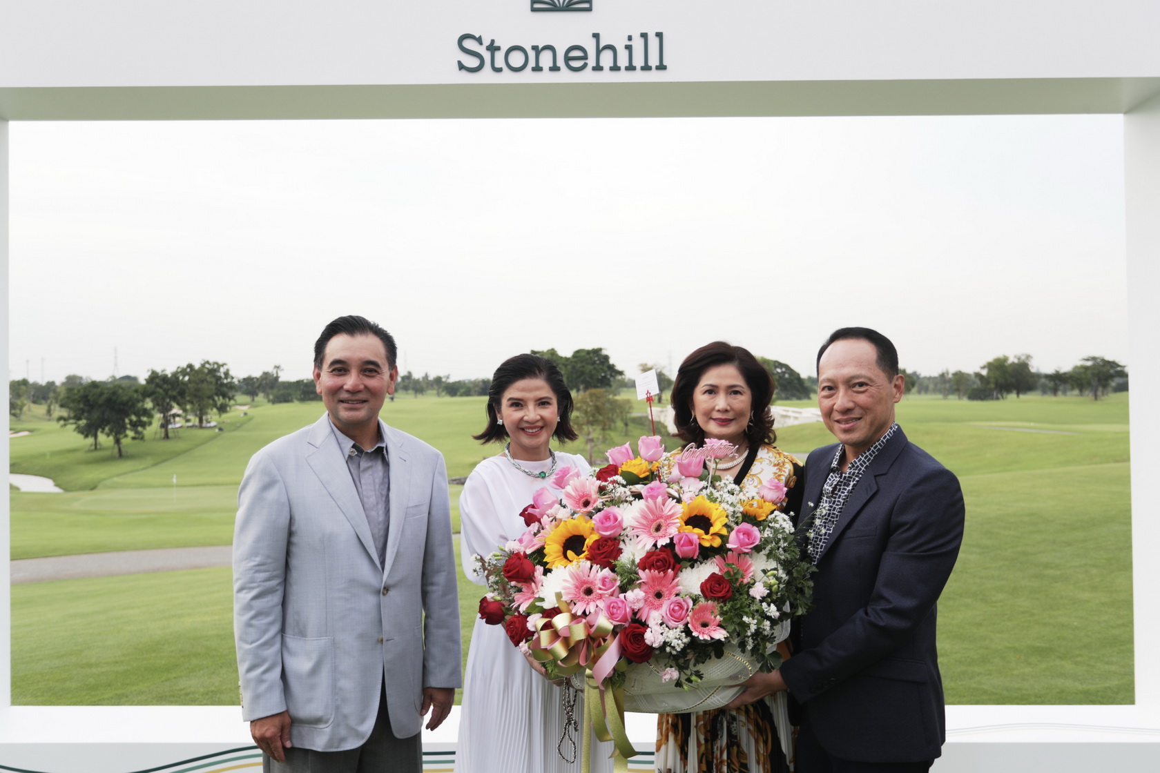 งาน Grand Opening ‘Stonehill’ สุดยอดสนามกอล์ฟที่เต็มไปด้วยจิตวิญญาณของผู้ก่อตั้ง สารัชถ์ รัตนาวะดี และ สาริศ รัตนาวะดี และผู้มาเยือน