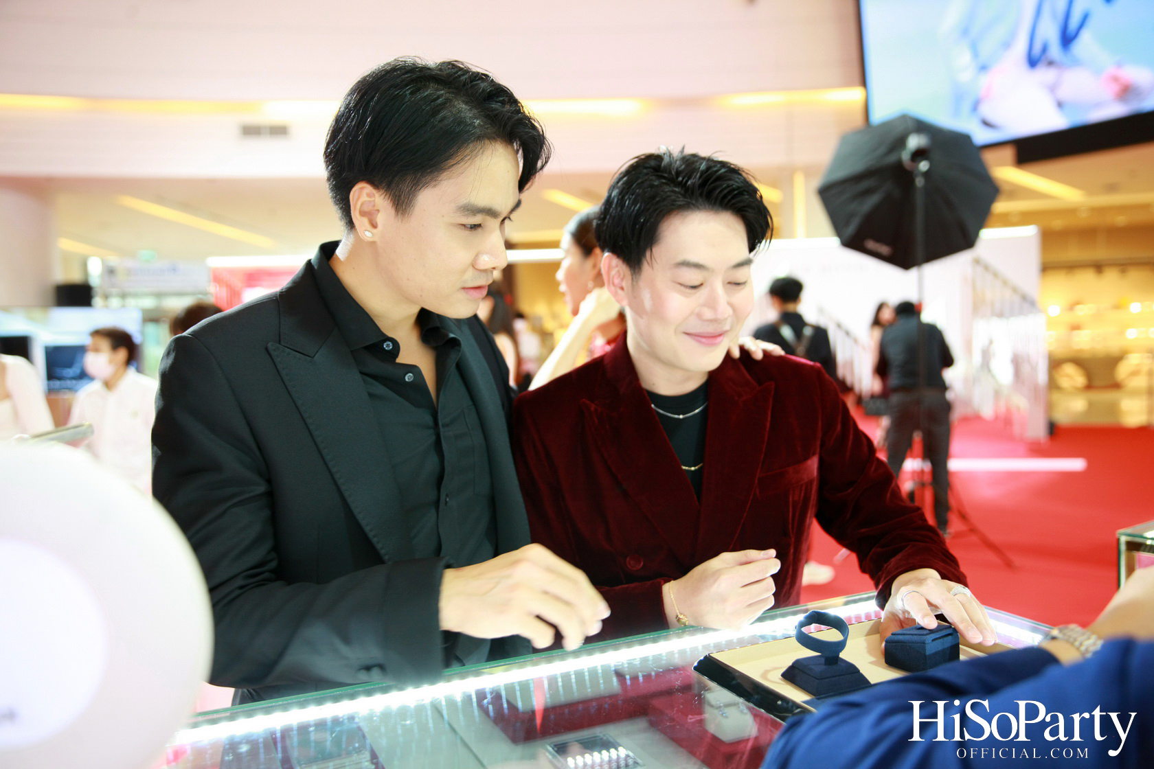  DER MOND × VATANIKA