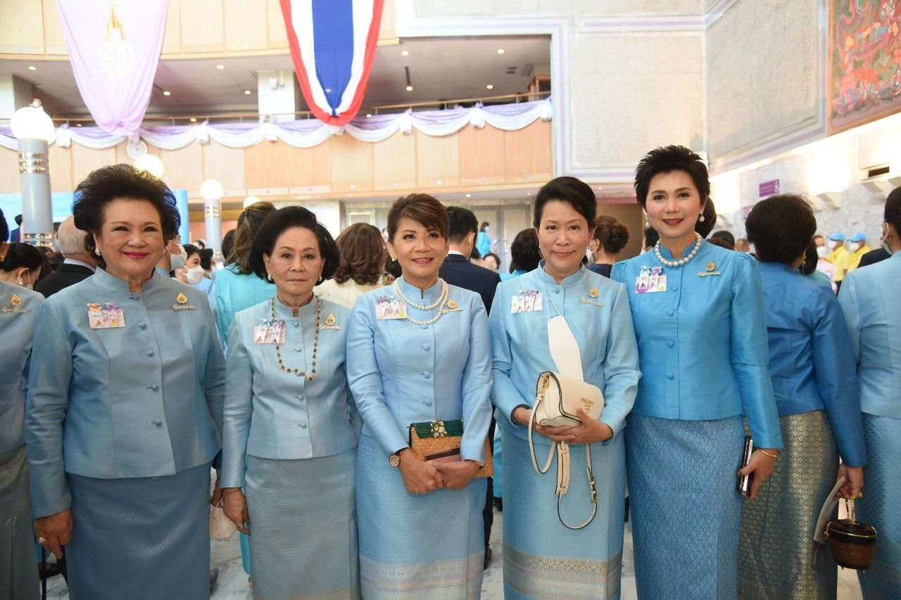 ๙๐ พรรษา สมเด็จพระนางเจ้าสิริกิติ์ พระบรมราชินีนาถ พระบรมราชชนนีพันปีหลวง ปวงผู้รู้คุณแผ่นดิน น้อมดวงจินต์ถวายพระพร