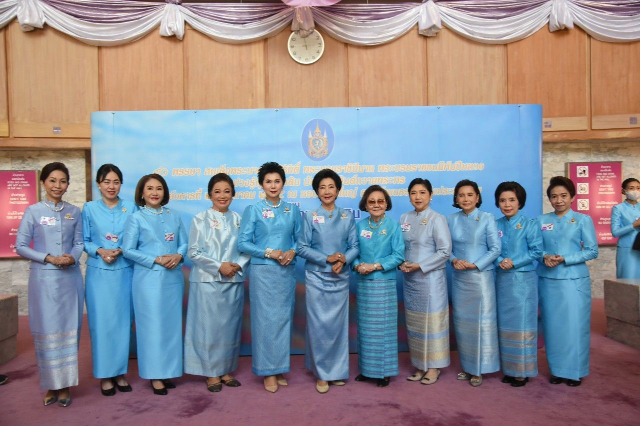 ๙๐ พรรษา สมเด็จพระนางเจ้าสิริกิติ์ พระบรมราชินีนาถ พระบรมราชชนนีพันปีหลวง ปวงผู้รู้คุณแผ่นดิน น้อมดวงจินต์ถวายพระพร